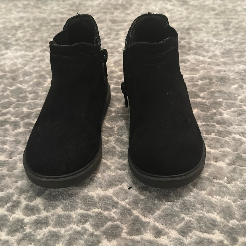 Tucker & Tate size 6 black booties